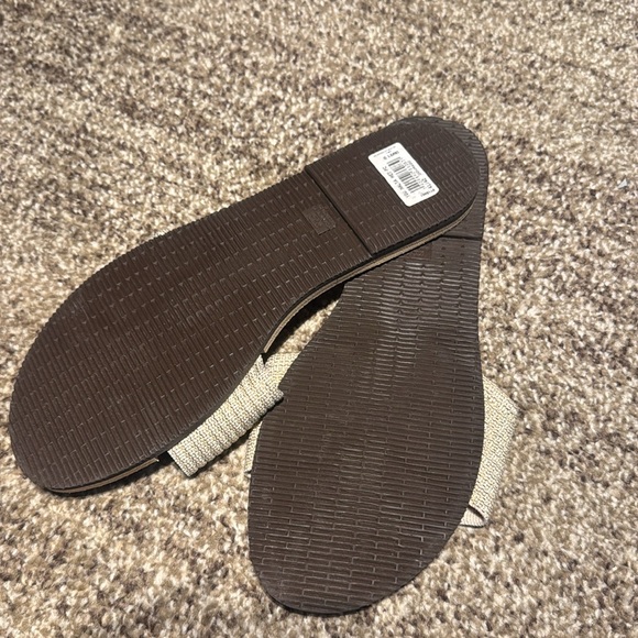 Havaiana’s Womens Gold Slide Sandals - Size 11/12 or 41/42 - Picture 2 of 3